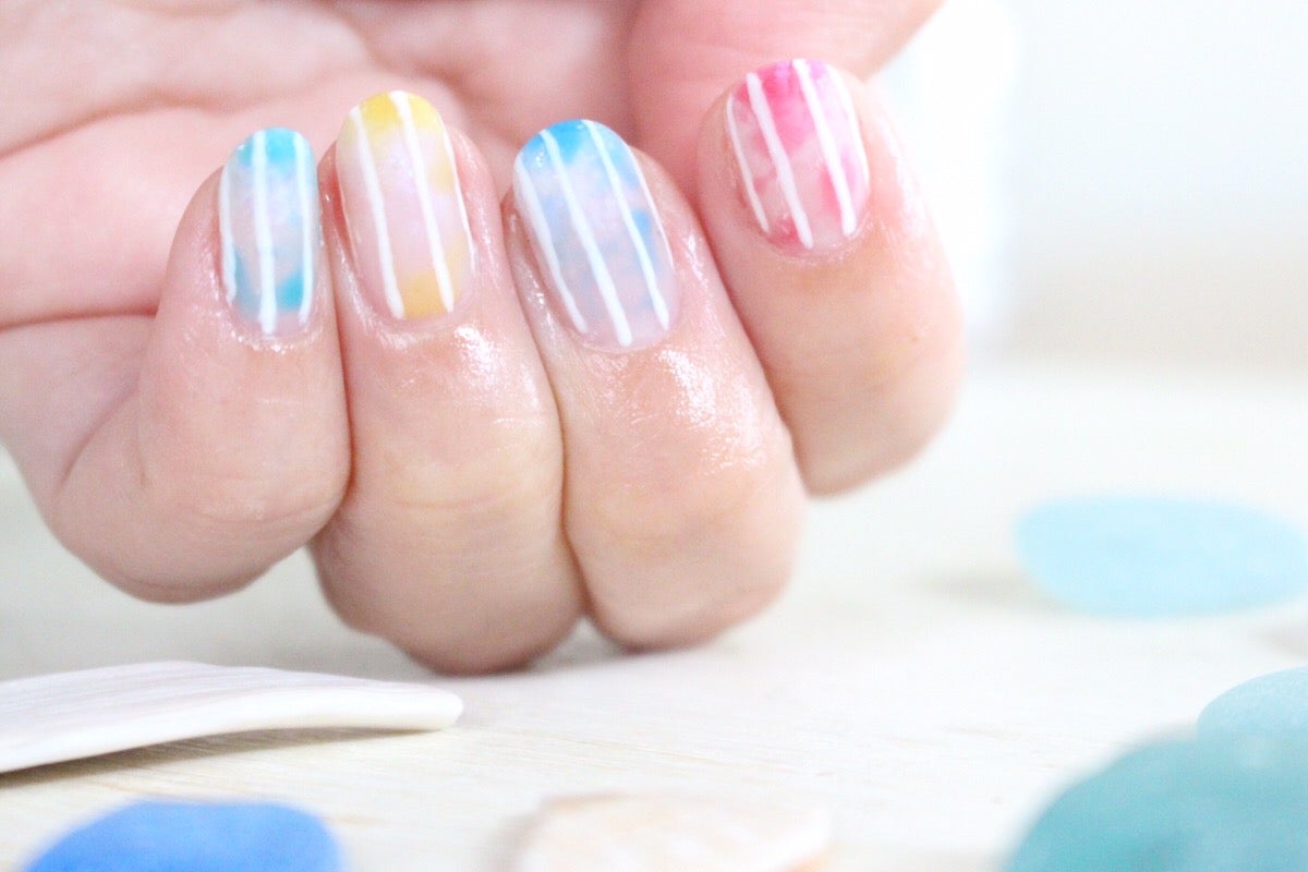 涼しげな夏の指先に すりガラスネイル のつくり方 モデルプレス