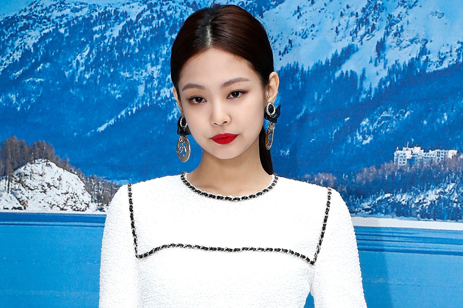 BLACKPINK・JENNIE、個人YouTube開設が話題 半日で登録者50万人突破