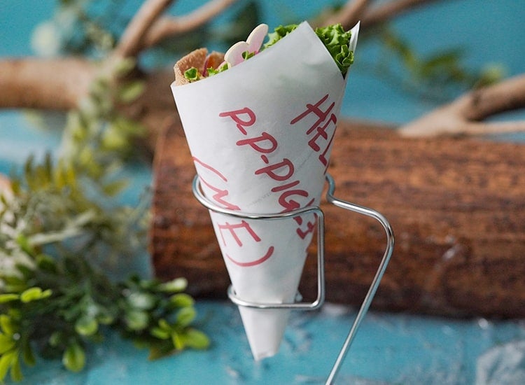 お手紙ガレットラップロール税込1,419円（C）Disney．Based on the “Winnie the Pooh” works by A．A． Milne and E．H．Shepard．