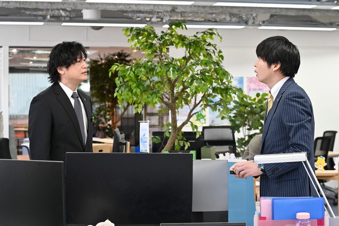 井浦新、田中圭「おっさんずラブ-リターンズ-」第8話(C)テレビ朝日