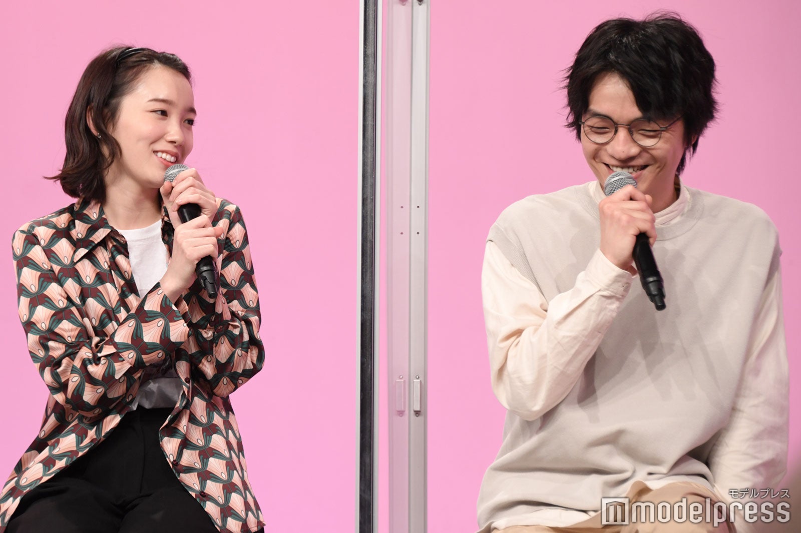 飯豊まりえ、岡山天音 （C）モデルプレス