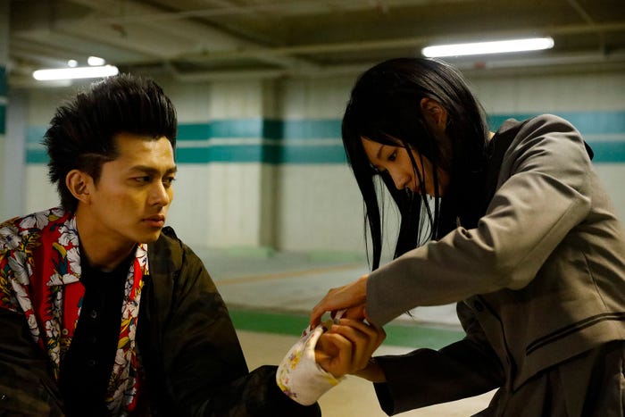 小林豊、太田夢莉/ドラマ「ミナミの帝王ZERO」より(画像提供:関西テレビ)