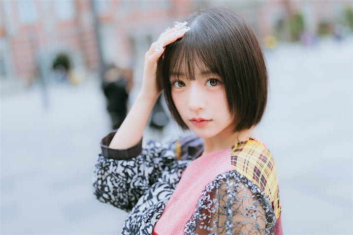 TikTokで話題沸騰、25歳サロンモデル「自分の行動を全部撮ってます」スマホには41万枚の写真が