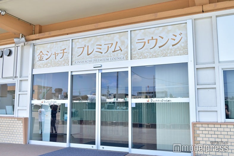 涼しい中で女子会するには、金シャチプレミアムラウンジがぴったり！