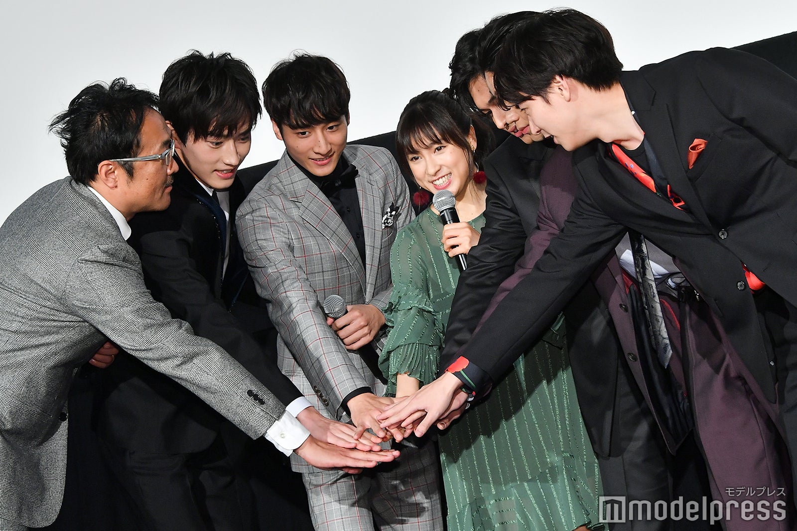 「いくぞ！春待つ僕ら！」／（左から）平川雄一朗監督、杉野遥亮、小関裕太、土屋太鳳、北村匠海、磯村勇斗、稲葉友 （C）モデルプレス