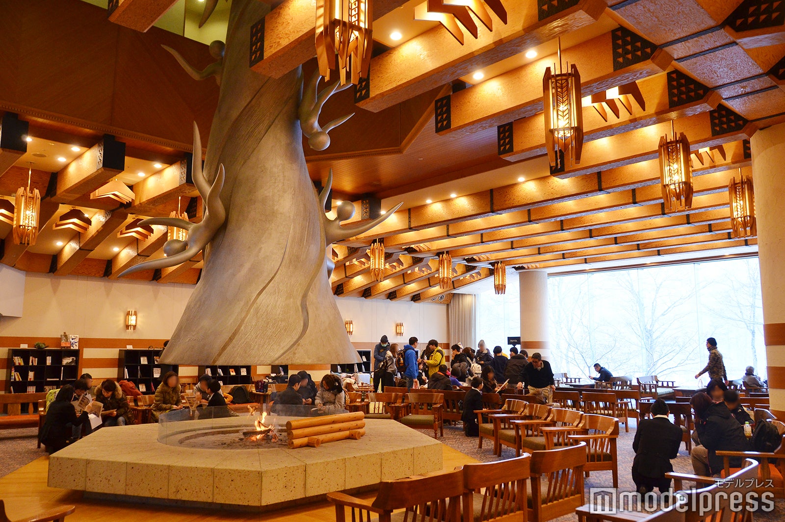 日本を代表するアーティスト岡本太郎による巨大な暖炉「河神」 （C）モデルプレス