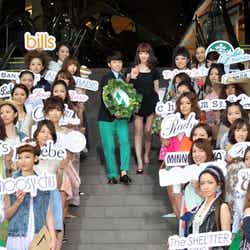 ピース・綾部祐二にエスコートされながら登場した佐々木希