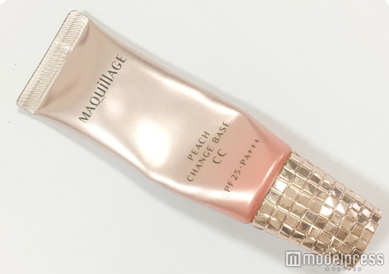 【マキアージュ】「ピーチチェンジベースCC」／写真・Himiko（C）モデルプレス