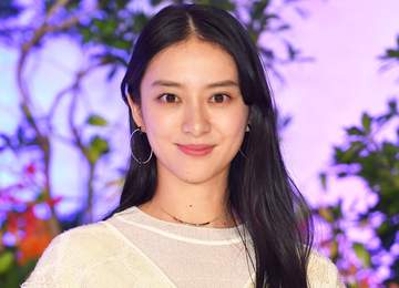「相変わらず美しすぎる」武井咲 初釜山を満喫ショットに「私も行ってみたい」「携帯ケース デコしてるの可愛すぎる♥」
