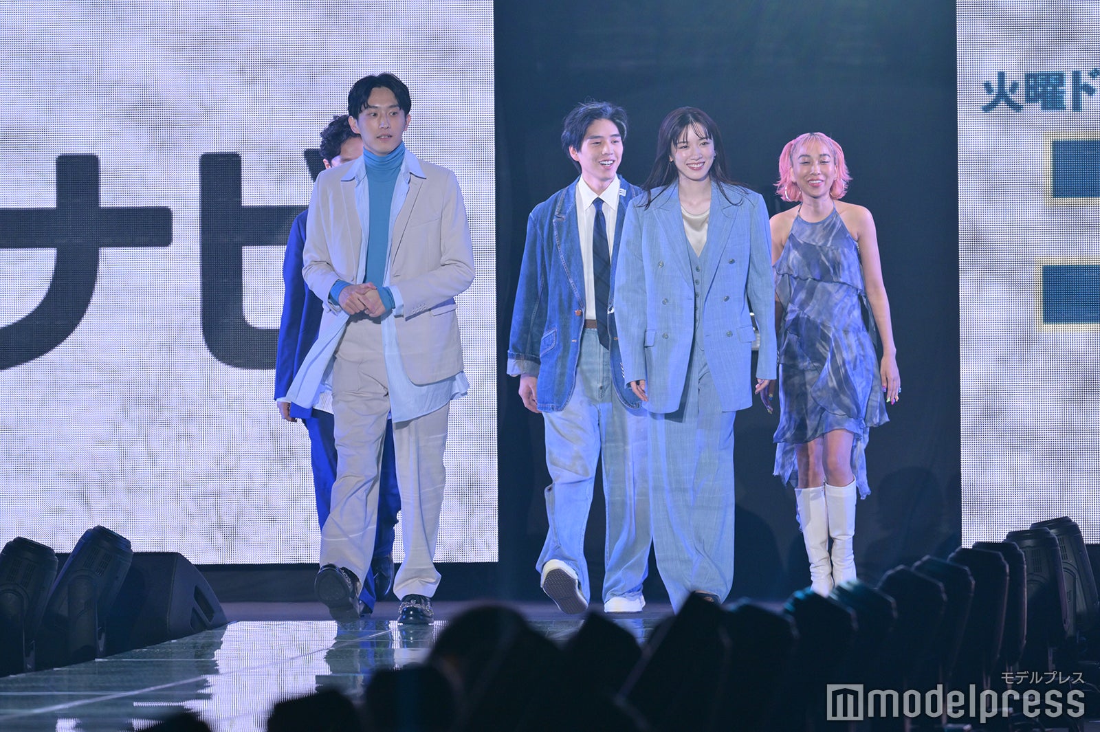 「ユニコーンに乗って」コラボステージの様子（C）モデルプレス