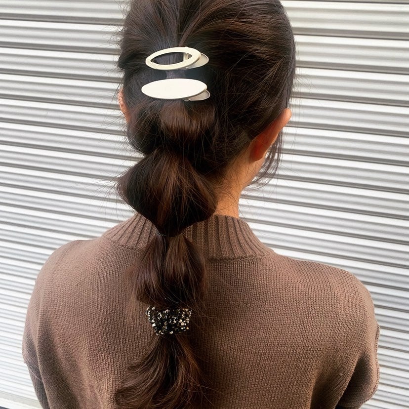 スリコのヘアクリップを使ったヘアアレンジ