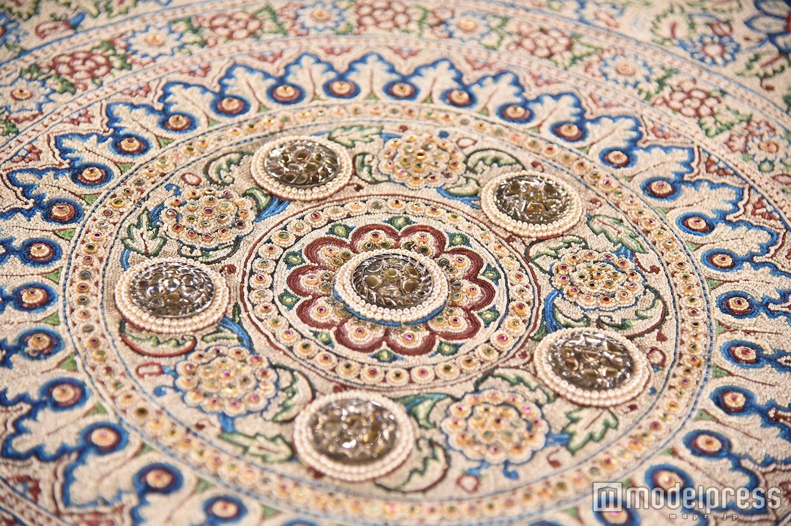 パール装飾天蓋（C）モデルプレス