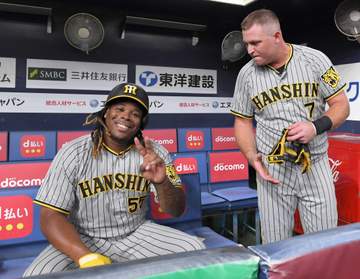 阪神 甲子園球場に23年日本一貢献助っ人の応援歌鳴り響く 日本Sでは山本由伸＆宮城大弥から一発で優秀選手賞獲得 第2の人生は「屋根工事会社」