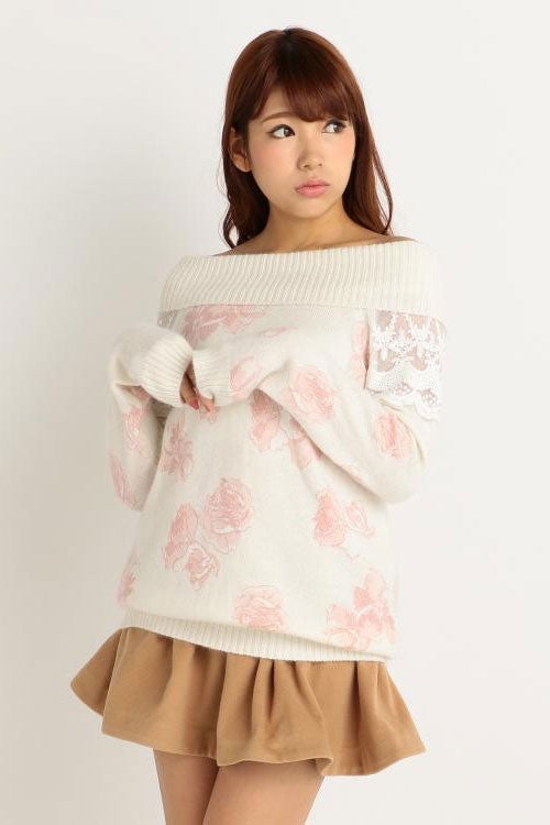 花アンゴラニットトップス「LIZ LISA」7,452円（税込）／画像提供：Tokyo Kawaii Life