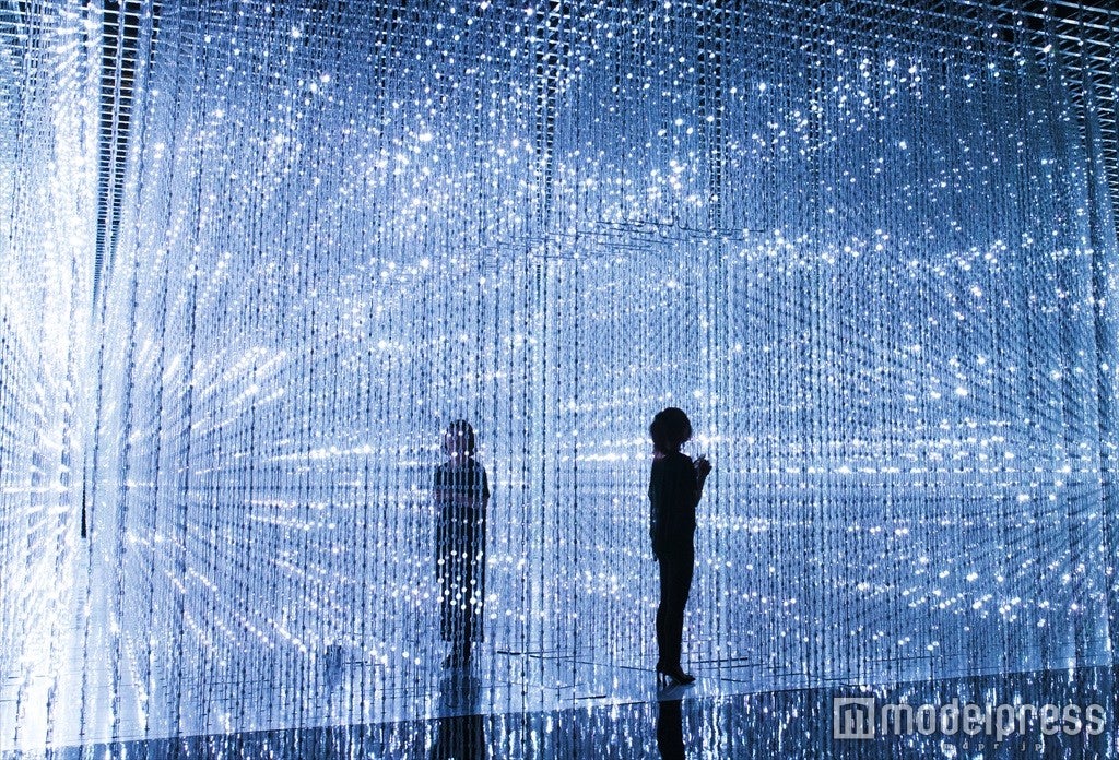 Wander through the Crystal Universe／画像提供：チームラボ