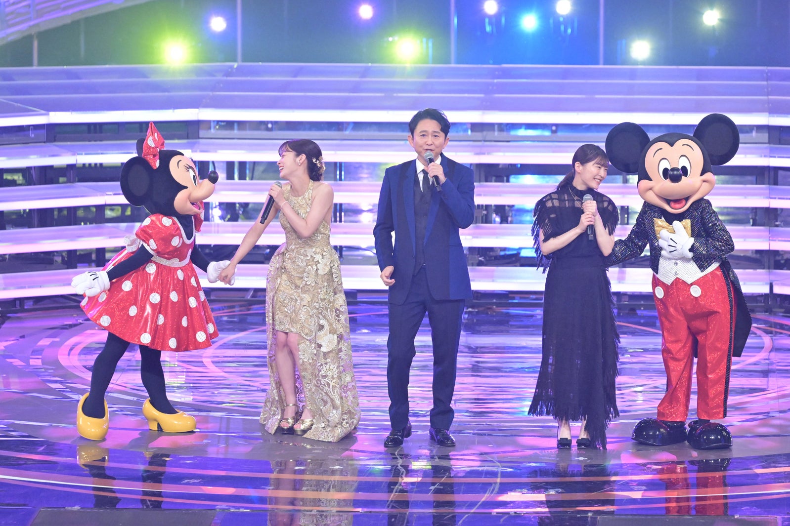 ミニーマウス、橋本環奈、有吉弘行、伊藤沙莉、ミッキーマウス（提供写真）