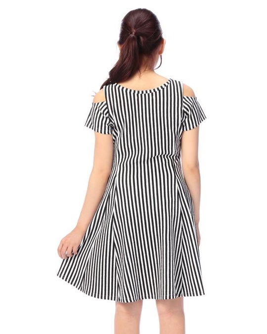 ストライプオフショルワンピース「Tokyo Kawaii Life」¥6,372（税込）