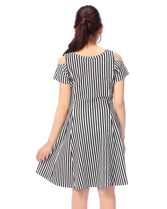 ストライプオフショルワンピース「Tokyo Kawaii Life」¥6,372(税込)