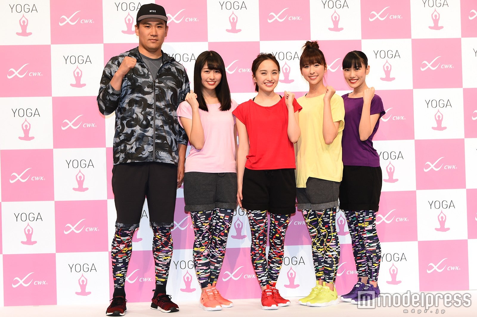 （左から）田中将大投手、佐々木彩夏、百田夏菜子、玉井詩織、高城れに（C）モデルプレス