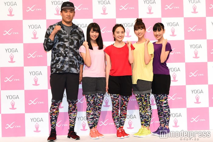(左から)田中将大投手、佐々木彩夏、百田夏菜子、玉井詩織、高城れに(C)モデルプレス