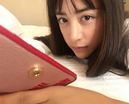 山本美月“ゴロゴロ”姿も可愛い 透明感あふれるオフショット公開