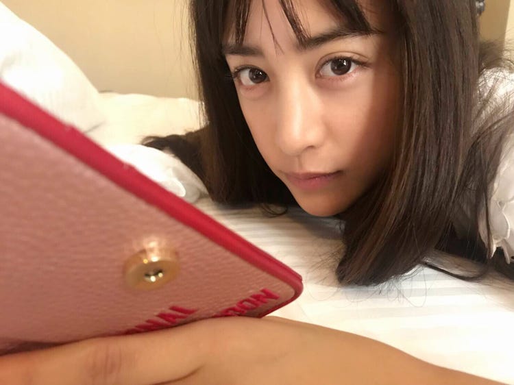 山本美月 ゴロゴロ 姿も可愛い 透明感あふれるオフショット公開 モデルプレス 山本美月 ゴロゴロ 姿も可愛い 透明感あふれるオフショット公開 モデルプレス