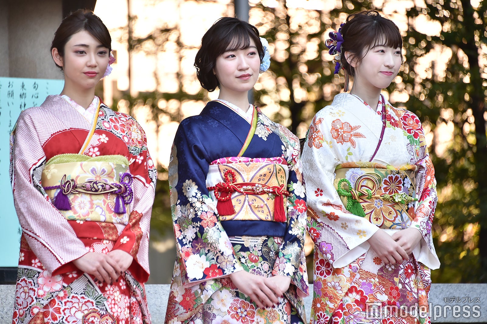山谷花純、前島亜美、日比美思（C）モデルプレス