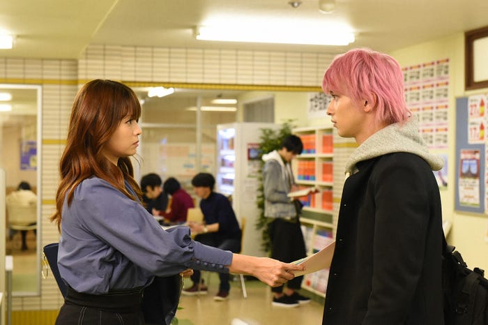 深田恭子、横浜流星/「初めて恋をした日に読む話」第1話より(C)TBS