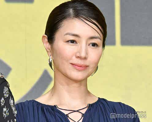 井川遥、美脚披露のカラフル春コーデに反響「圧巻の美貌」「見惚れてしまいます」