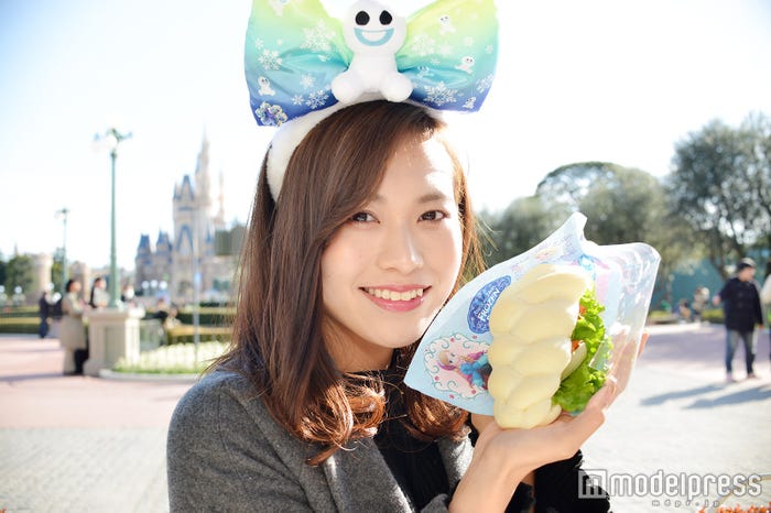 「スウィートハート・カフェ」スペシャルセットのサンド/モデル:山本沙樹(C)モデルプレス