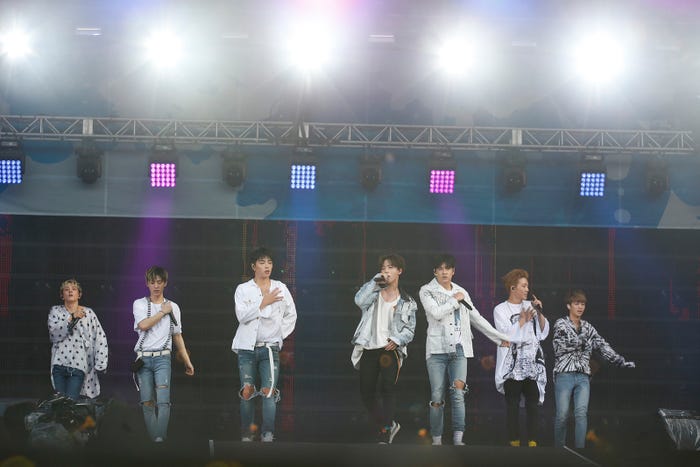 iKON(画像提供:avex)