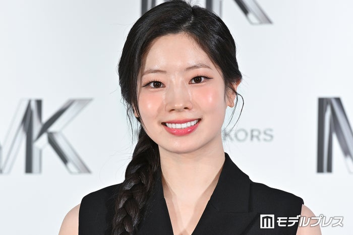 TWICEダヒョン、美脚際立つスポーティーコーデに「透明感バグってる」「美しすぎる」と反響