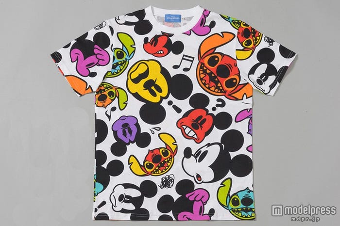 Tシャツ、値段はサイズによって異なる¥1300~¥2300(C)Disney