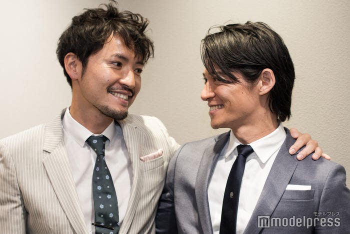 (左から)小柳津林太郎、久保裕丈 (C)モデルプレス