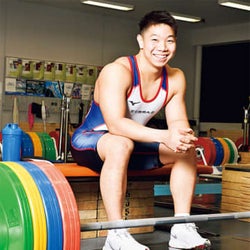 レジェンド・三宅義信から指導を受けるウエイトリフティングの新鋭・宮本昌典選手