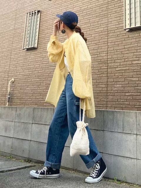 イエロー