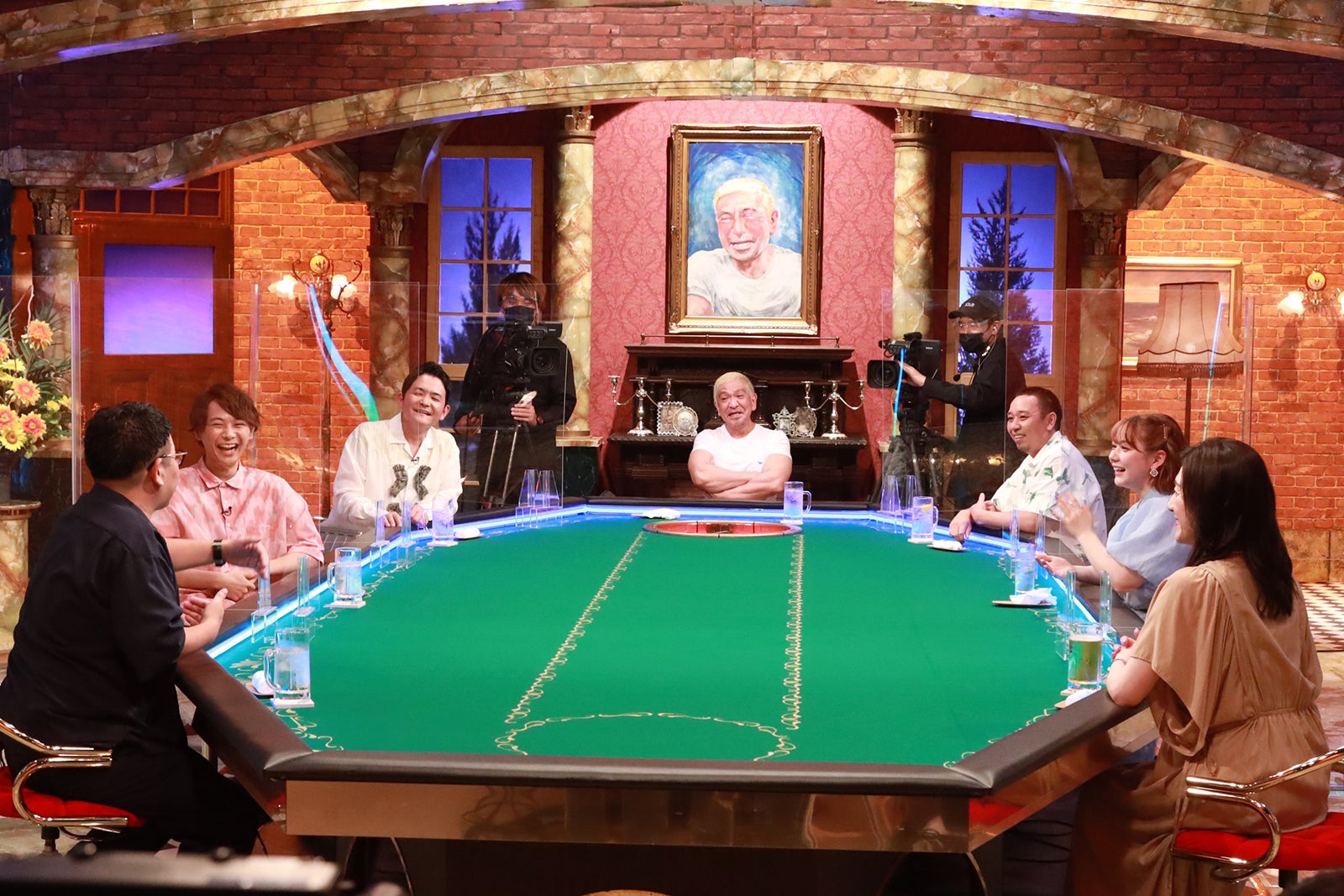 （左手前から時計回りに）昴生、須賀健太、ノブ、松本人志、大悟、村重杏奈、野々村友紀子 （C）フジテレビ