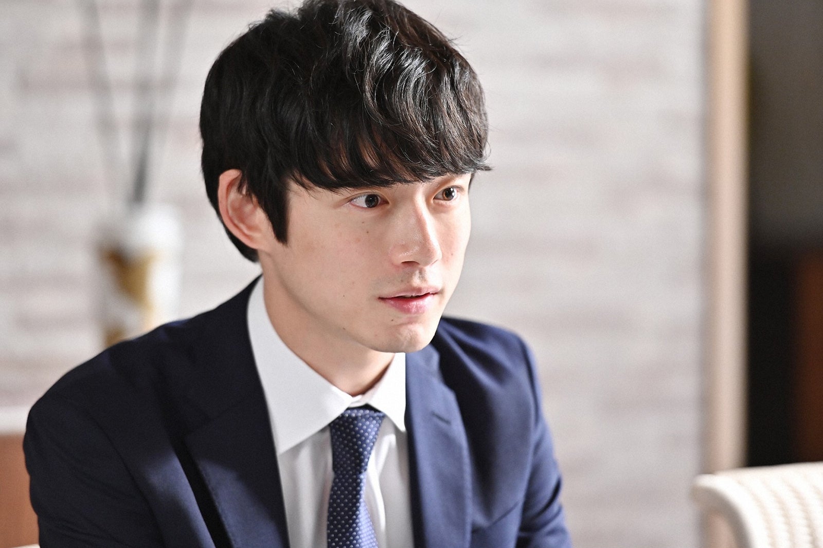 坂口健太郎／「婚姻届に判を捺しただけですが」第8話より（C）TBS