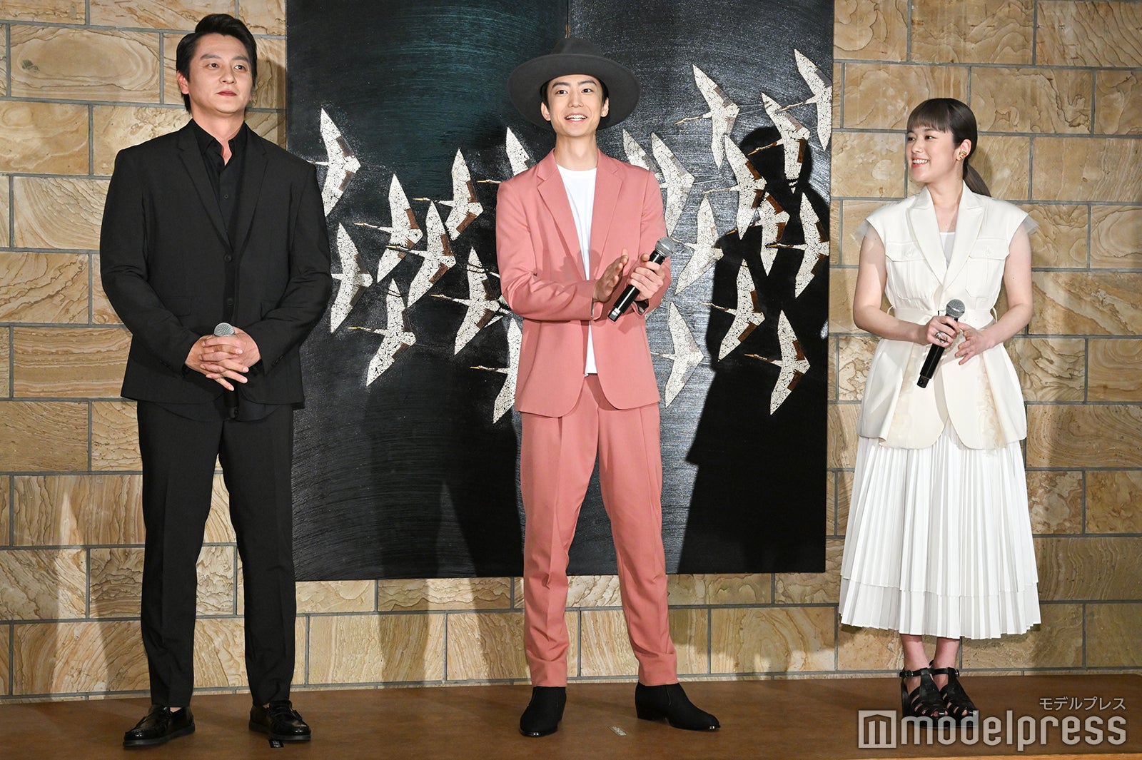 本宮泰風、伊藤健太郎、筧美和子（C）モデルプレス