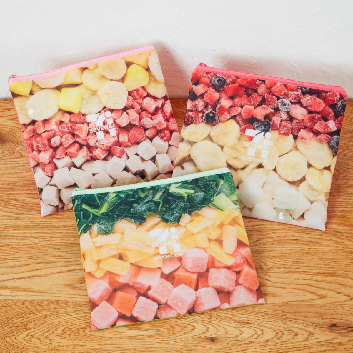 G賞 スムージーフラットポーチ［全3種］（提供写真）