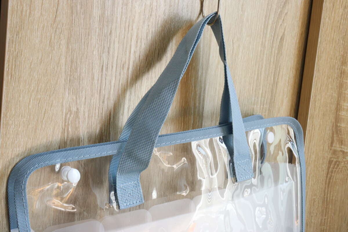 手提げタイプドキュメントファイル（A4、13ポケット、横A）　使用例