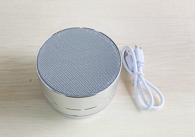 ダイソー　Bluetoothスピーカー　デザイン