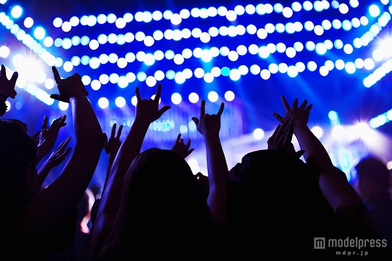 シングル女子同士でクラブへ（Photo by XiXinXing）