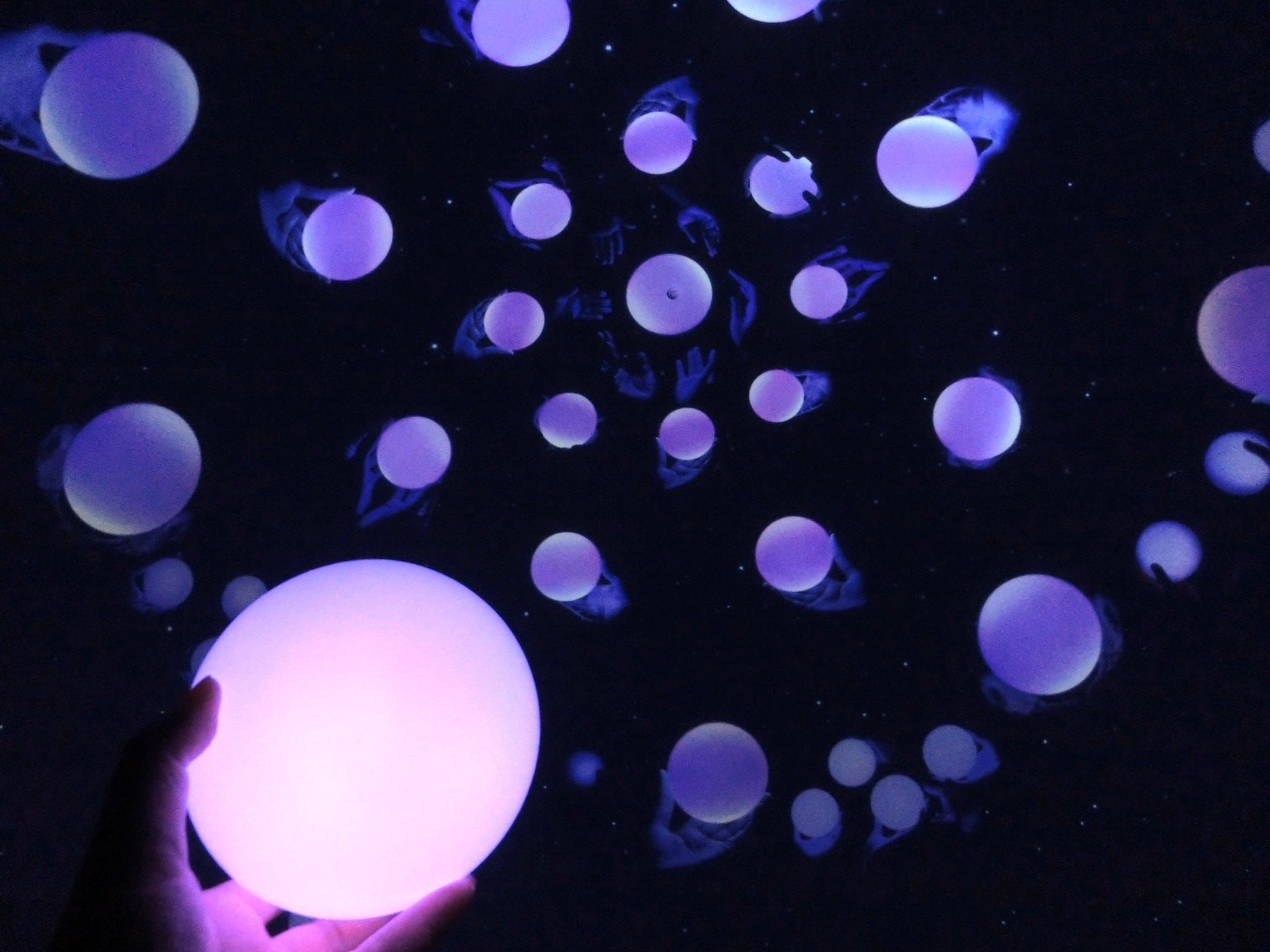 オランダ館では筆者が手にしている「オーブ」をかざすことにより、水と共生してきたオランダが今回提唱した“コモングラウンド”からの、持続可能な未来へ向けてのさまざまな課題解決の道筋が示された。