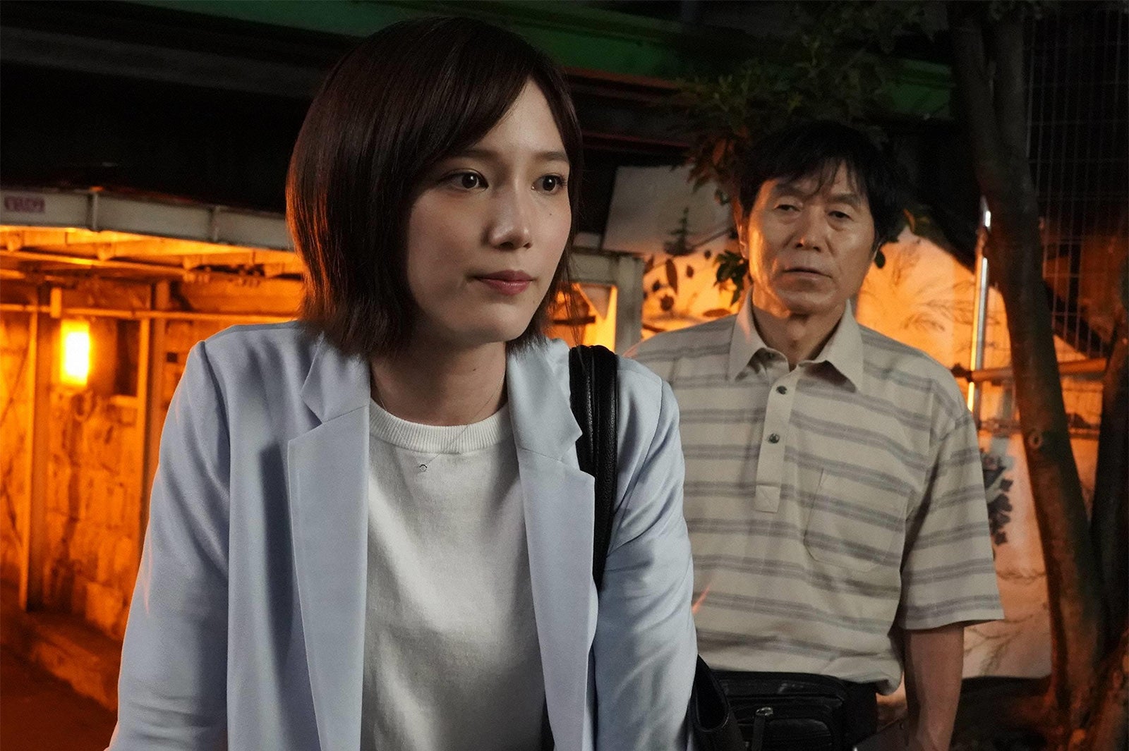本田翼、平田満／「絶対零度～未然犯罪潜入捜査～」第6話より（C）フジテレビ