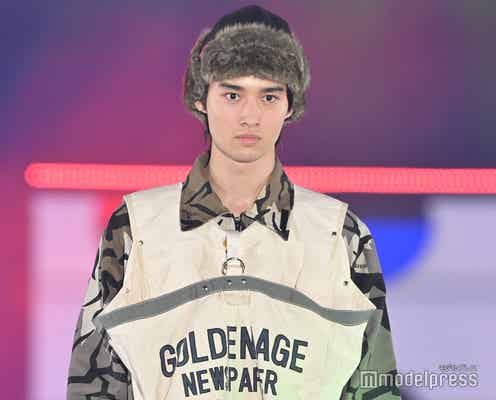 藤岡弘、の息子・藤岡真威人、“流行中”トラックパンツ×迷彩柄の斬新スポーティコーデ<GirlsAward 2023 A/W>