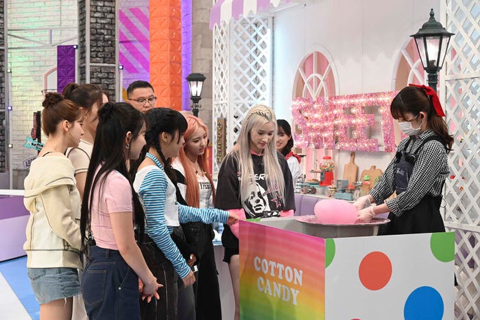 スイーツに夢中のKep1er(C)テレビ朝日