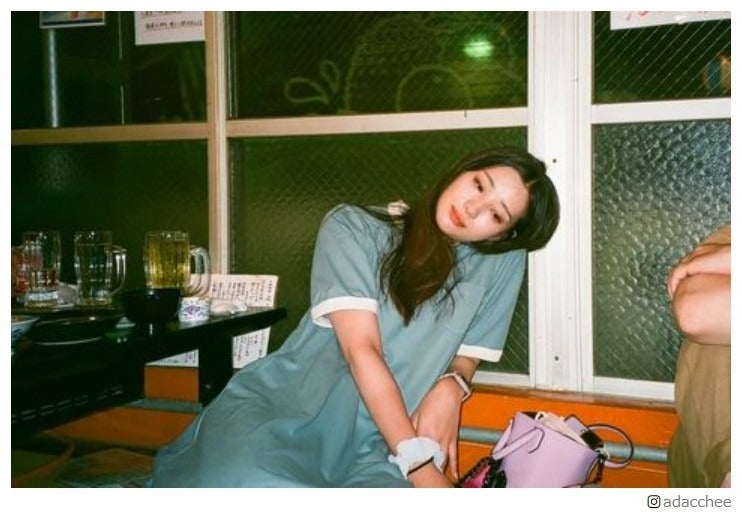 足立梨花、眠たげな酔っぱらいショット披露で「かわいい」「一緒にお酒飲みたい」と反響