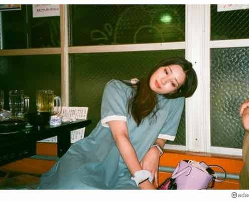 足立梨花、眠たげな酔っぱらいショット披露で「かわいい」「一緒にお酒飲みたい」と反響