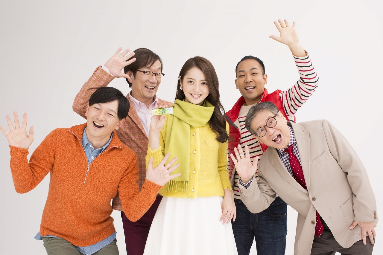 （左から）依田司氏、木原実氏、佐々木希、天達武史氏、森田正光氏